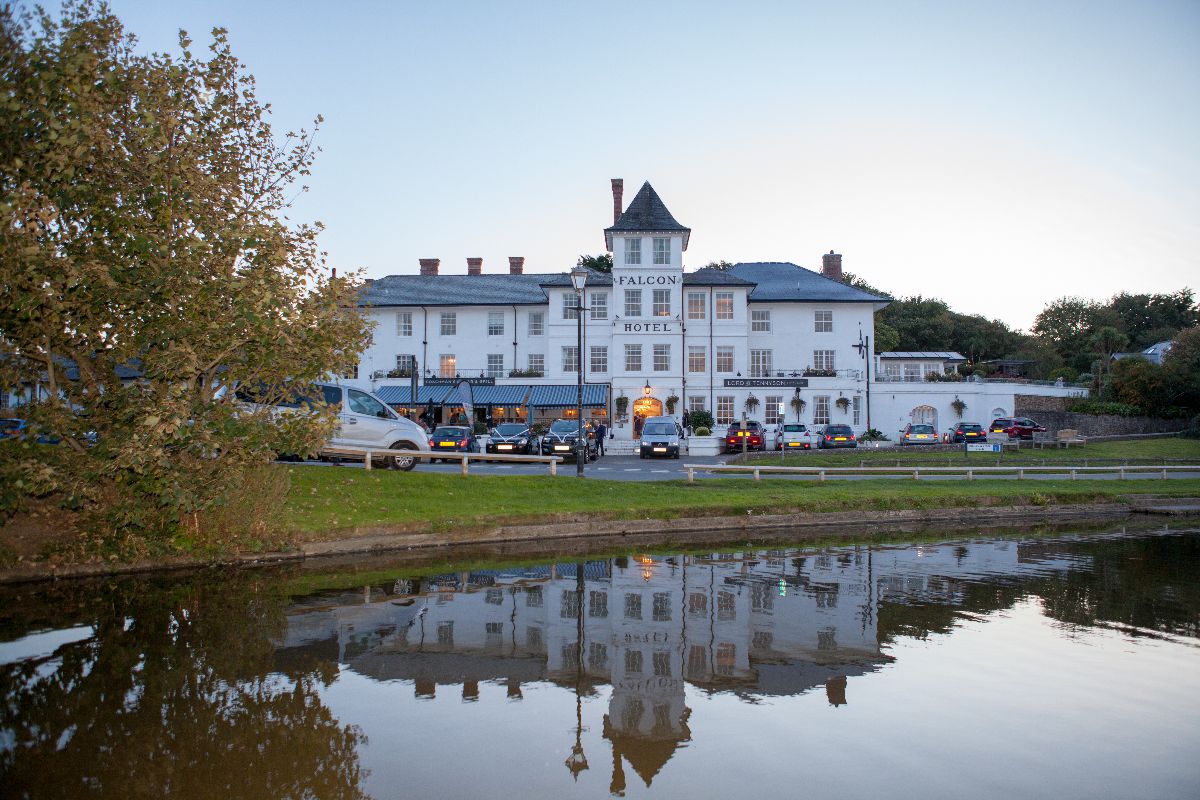 Falcon Hotel-Image-1