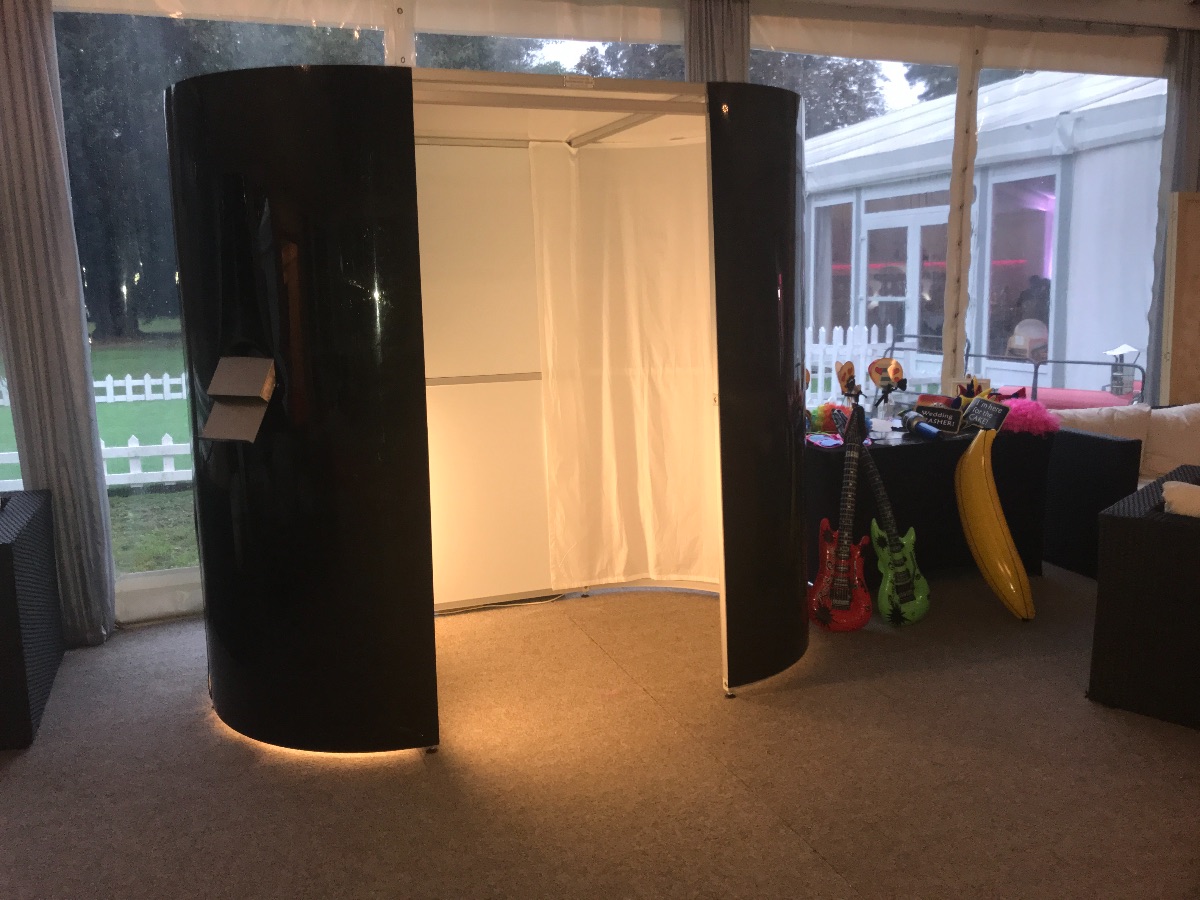 PicMeUp Photobooths-Image-2