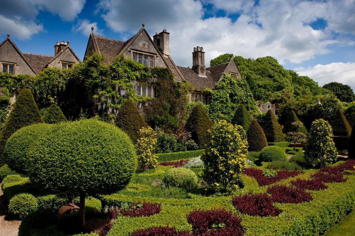 Wedding Venue in Malmesbury, Abbey House Gardens | UKbride