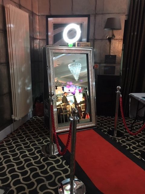 Magic Reflections Selfie Mirror Hire-Image-5