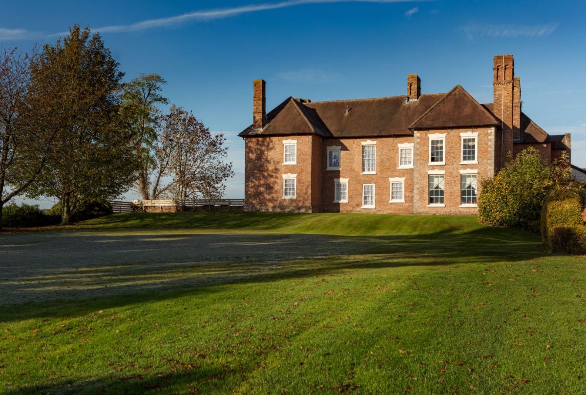 Wedding Venue in Telford, Telford Hotel & Golf Resort UKbride