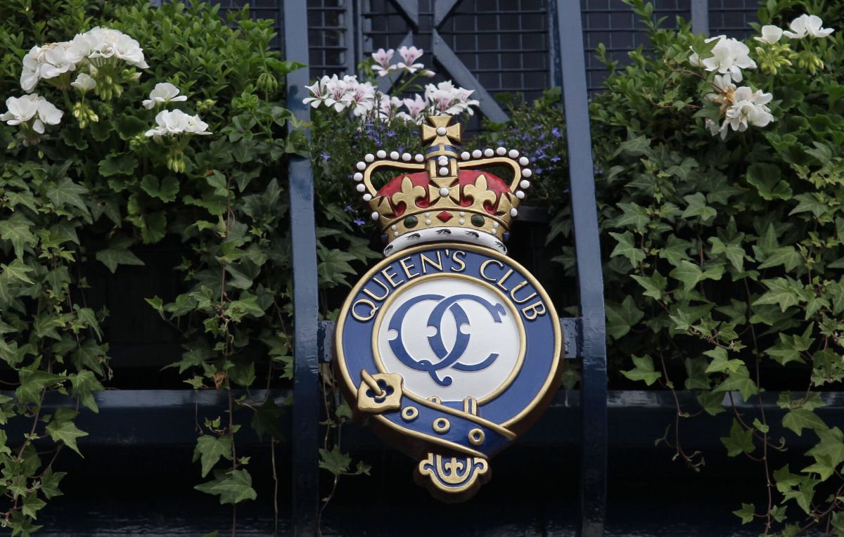 Wedding Venue in London, The Queen's Club UKbride
