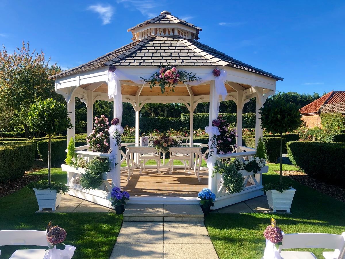 Wedding Venue in Rochford, The Lawn UKbride