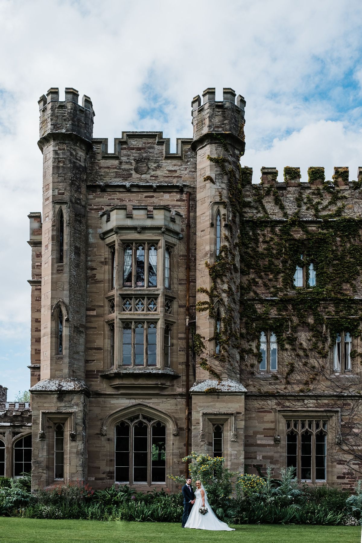 Wedding Venue in Hereford, Hampton Court Castle UKbride