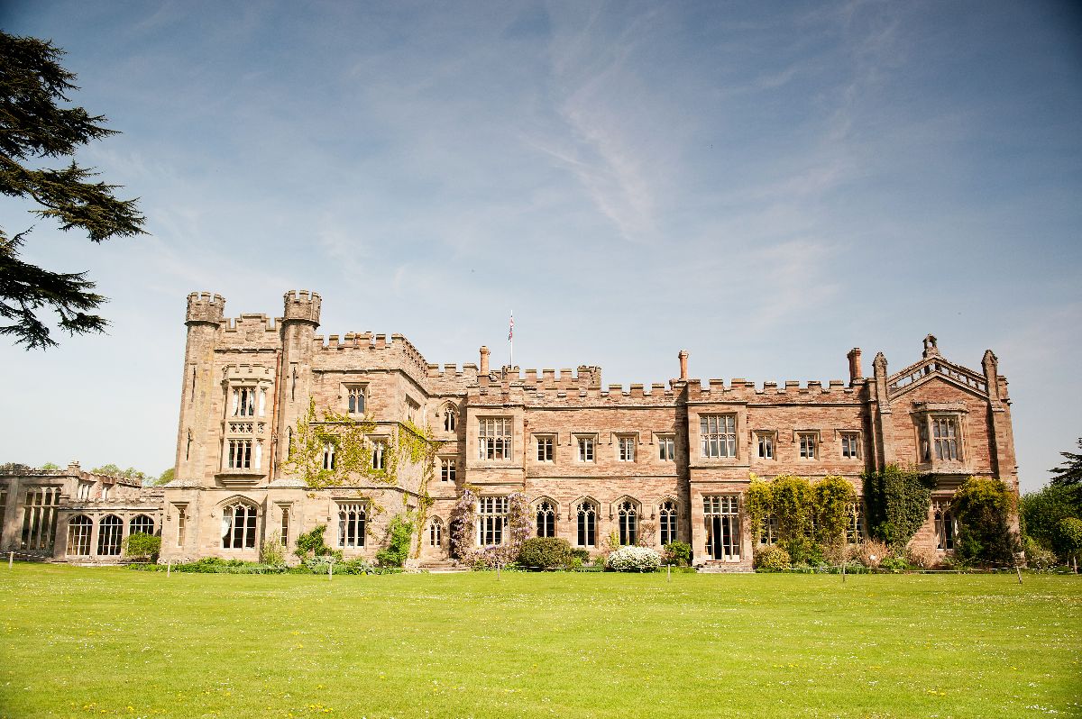 Wedding Venue in Hereford, Hampton Court Castle UKbride