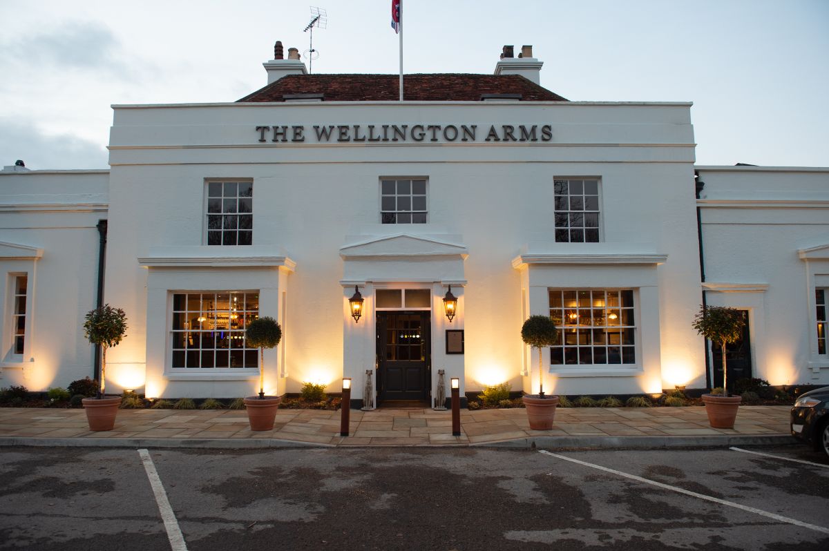 Wedding Venue in Near Hook, The Wellington Arms UKbride