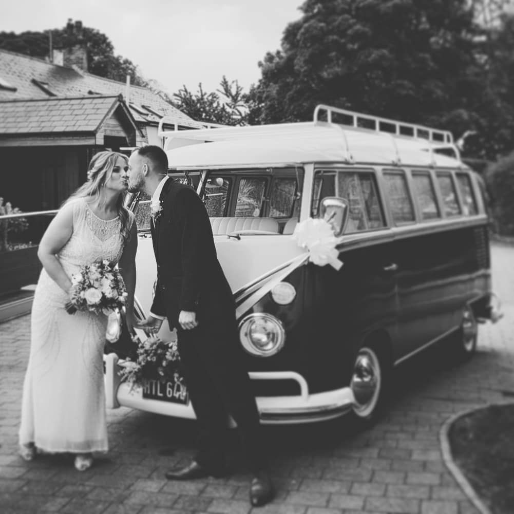 The little blue bus wedding company -Image-1