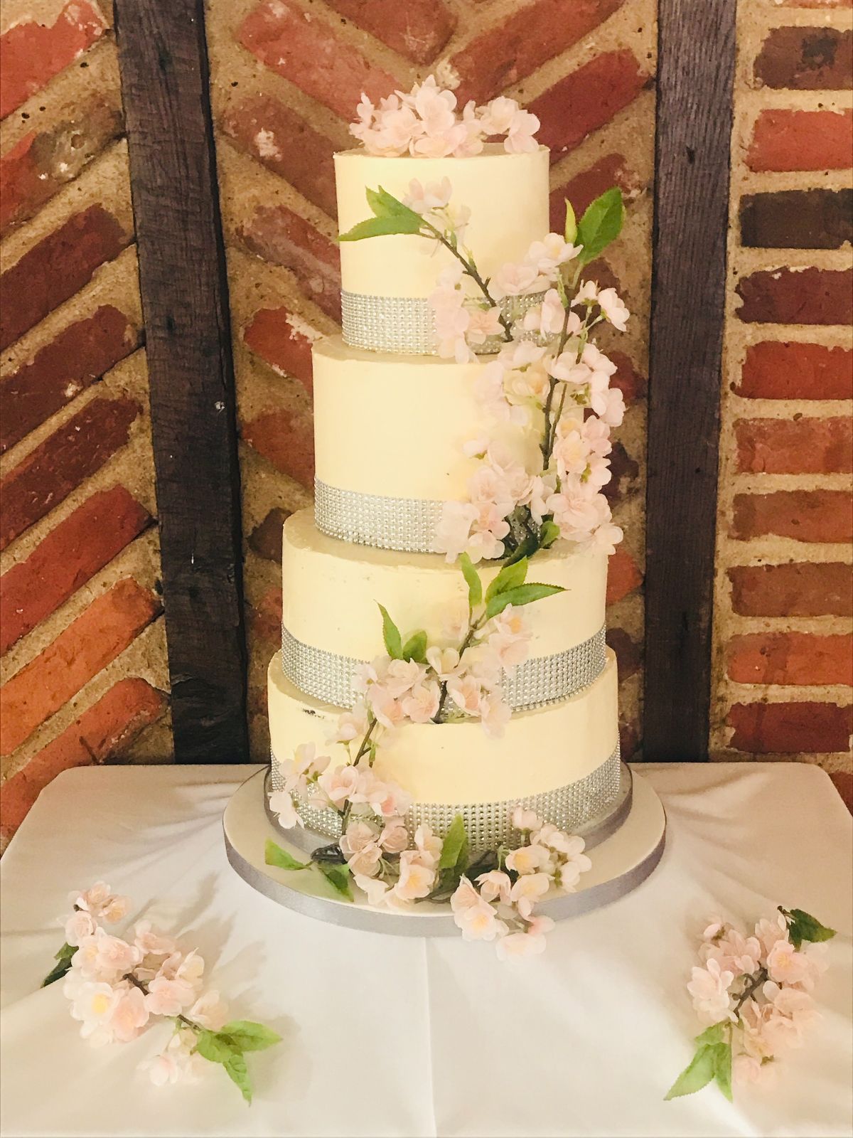 Cakes Glorious Cakes-Image-5