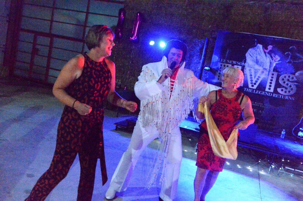 Lee Newsome as Elvis-Image-4