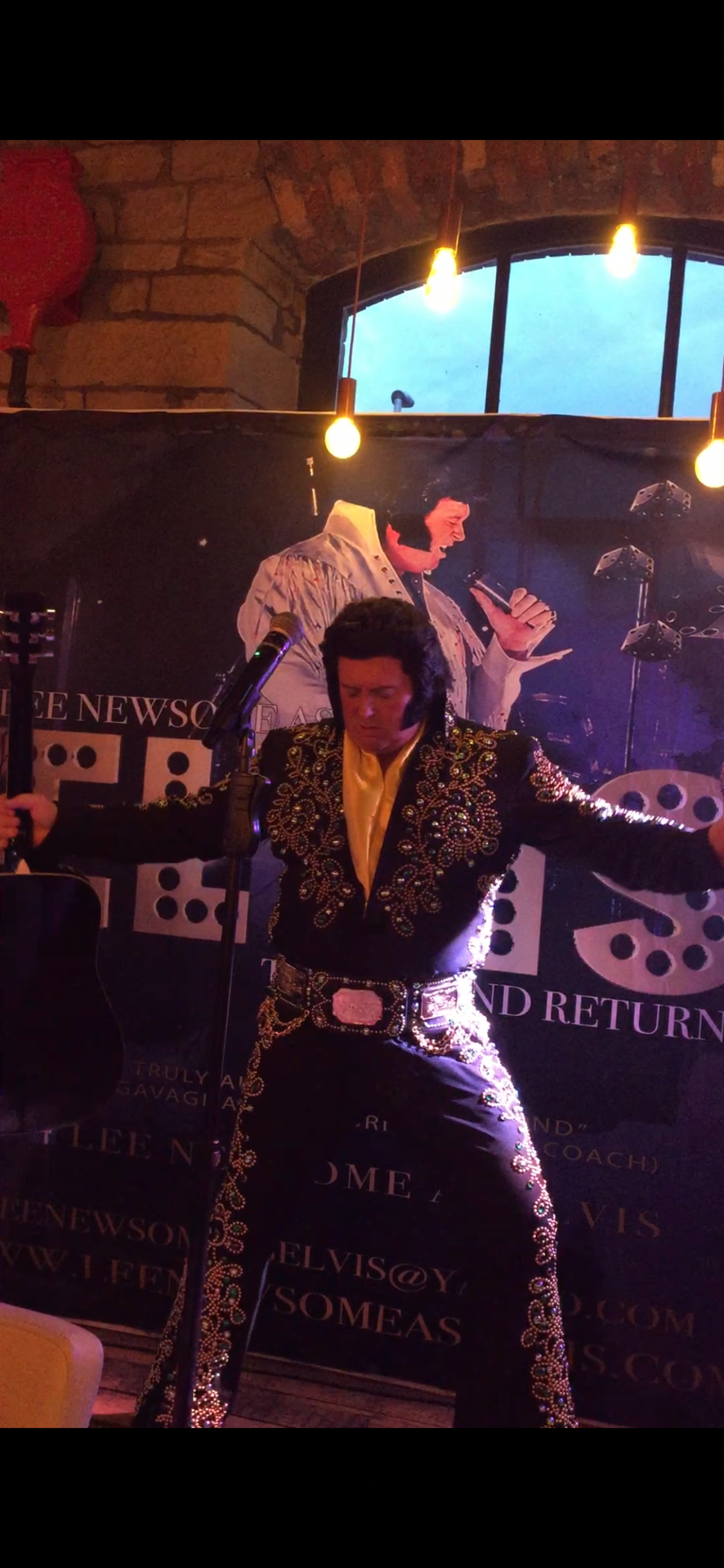 Lee Newsome as Elvis-Image-2
