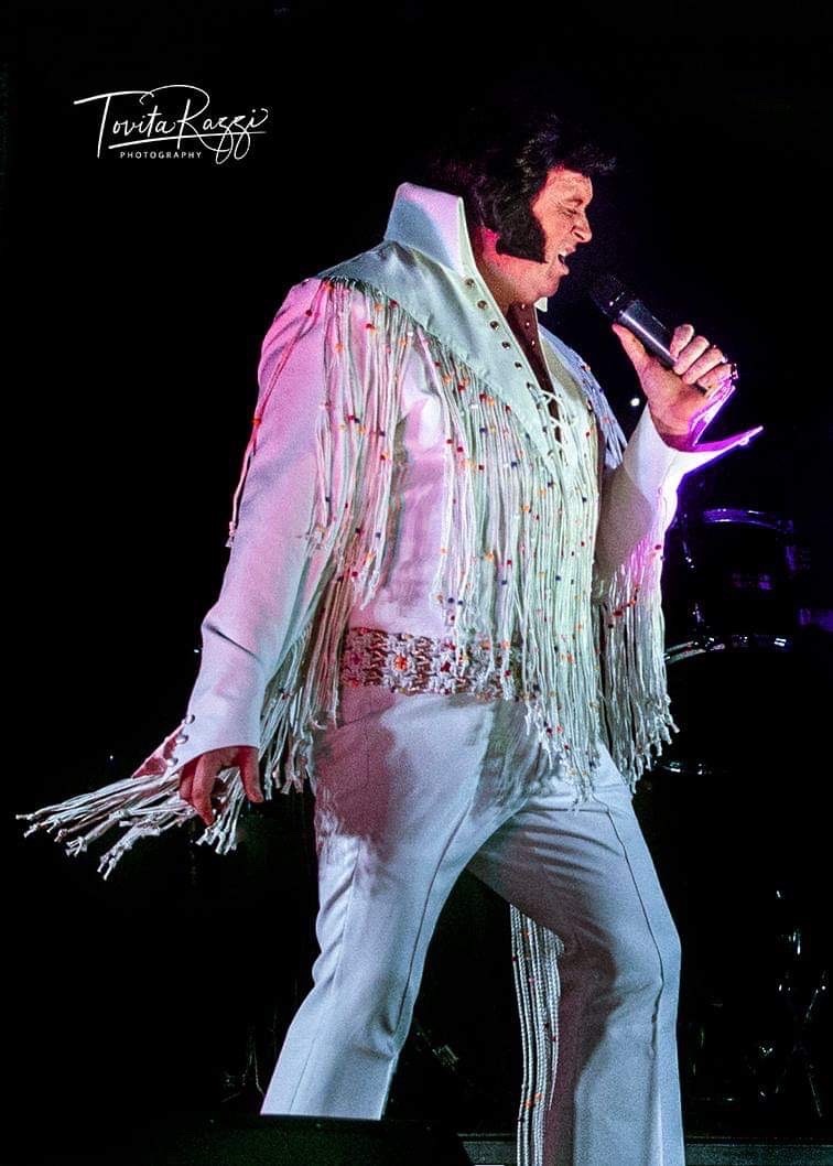 Lee Newsome as Elvis-Image-6