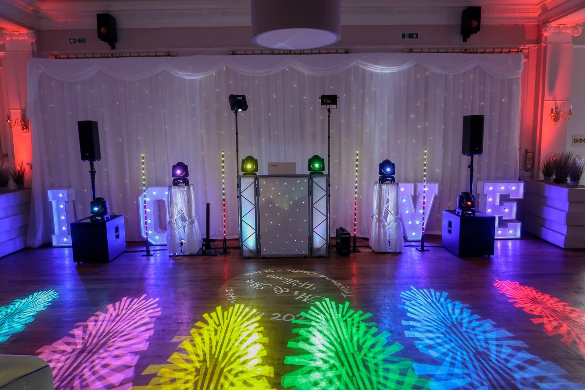 Cornwall Wedding DJ-Image-36