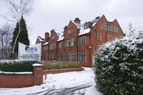 Broadfield Park Hotel-Image-1
