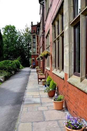 Broadfield Park Hotel-Image-3