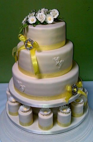 Centrepiece Cake Designs-Image-57