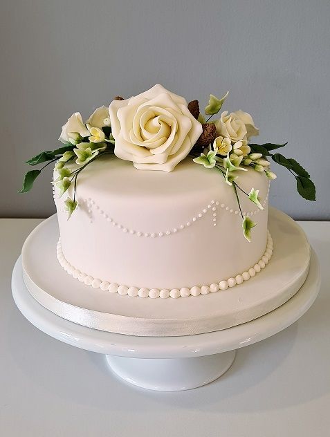 Centrepiece Cake Designs-Image-10