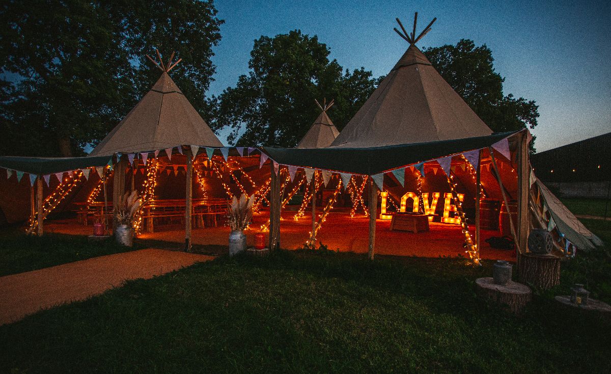 Gallery Item 32 for Belcote Farm Tipi Weddings