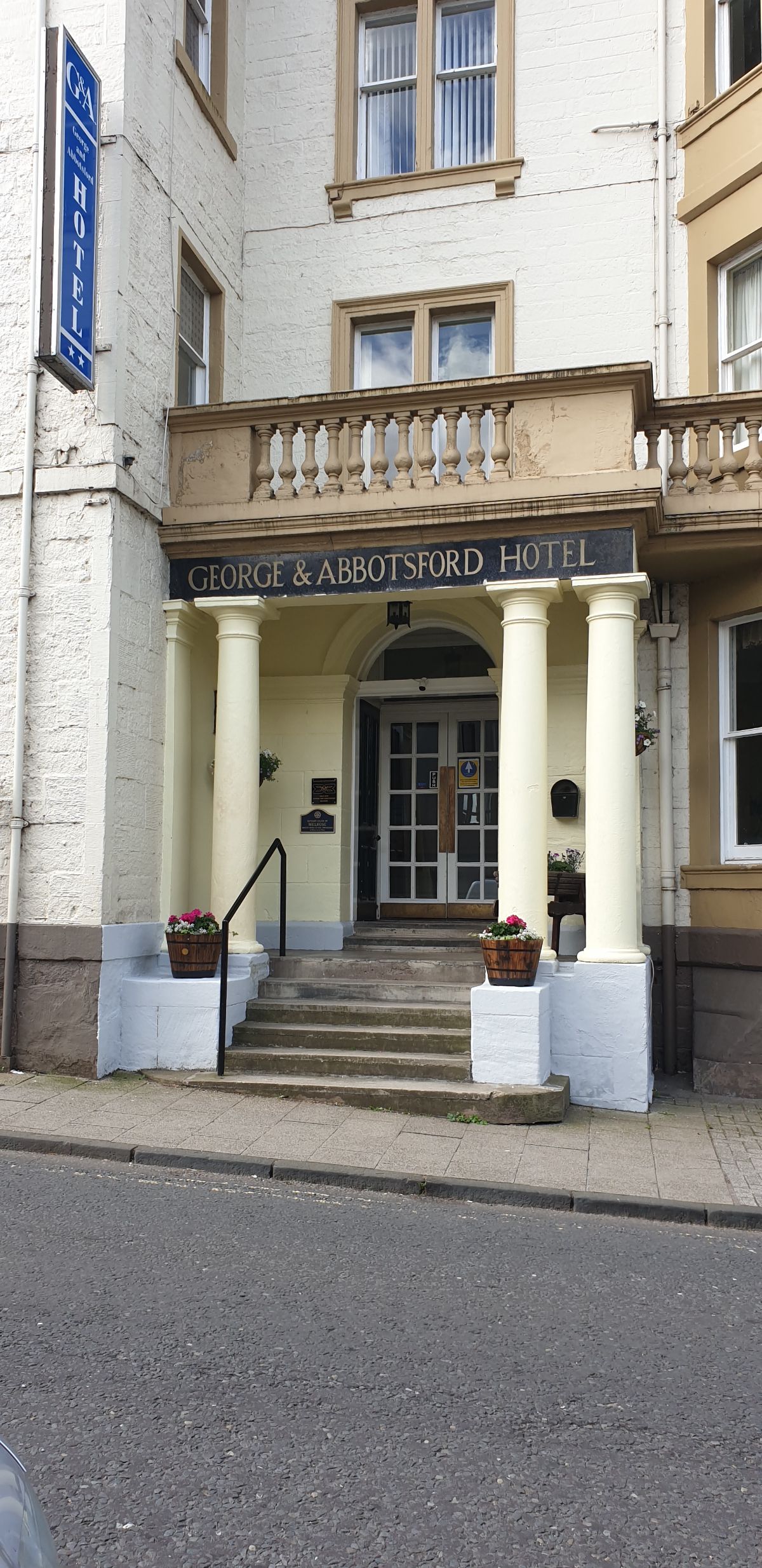 George & Abbotsford Hotel-Image-1