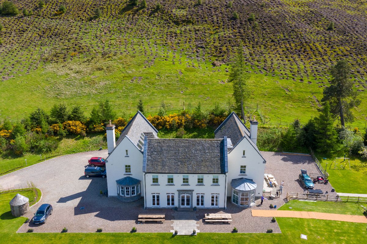 Wedding Venue in Auchterarder, Alexander House UKbride