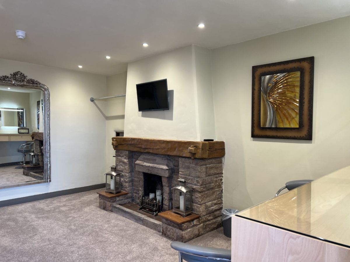 Three Horseshoes Country Inn & Spa-Image-1