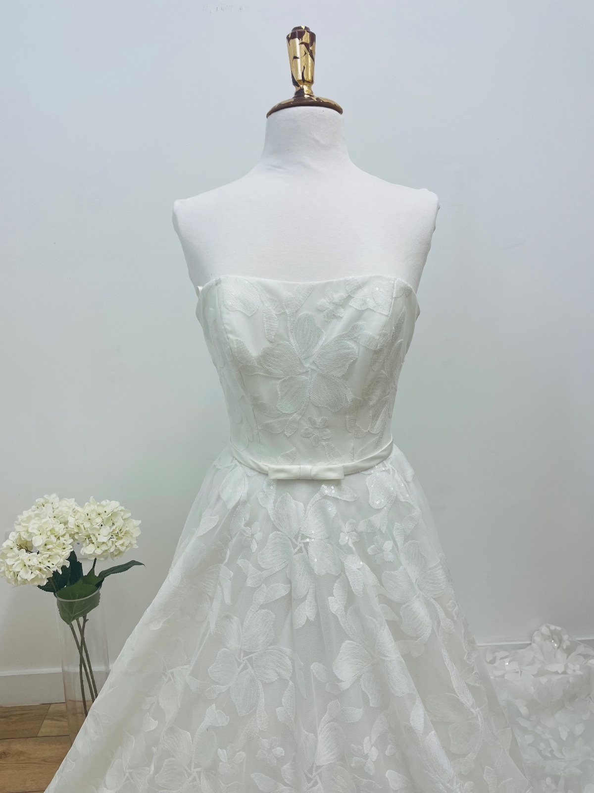 April Moon Bridal-Image-12