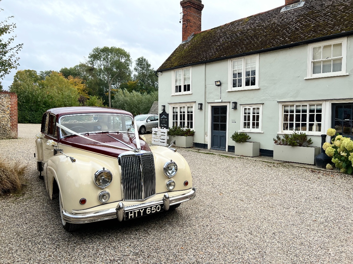 Gallery Item 119 for The Three Hills Bartlow