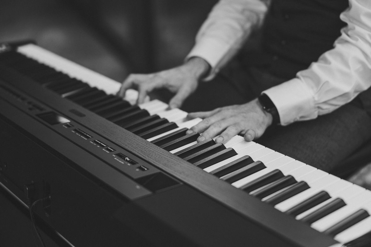 Robbie Roberts Wedding Pianist-Image-30