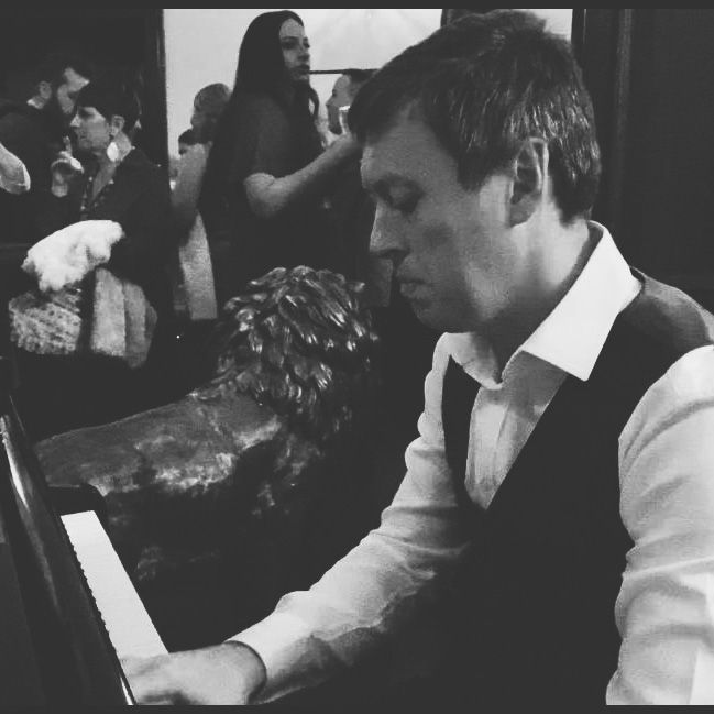 Robbie Roberts Wedding Pianist-Image-19