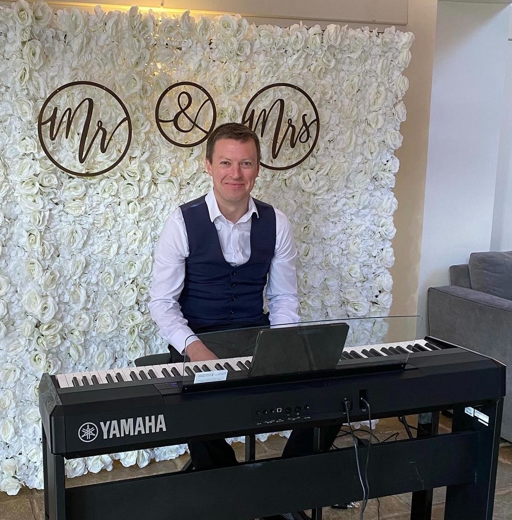 Robbie Roberts Wedding Pianist-Image-13