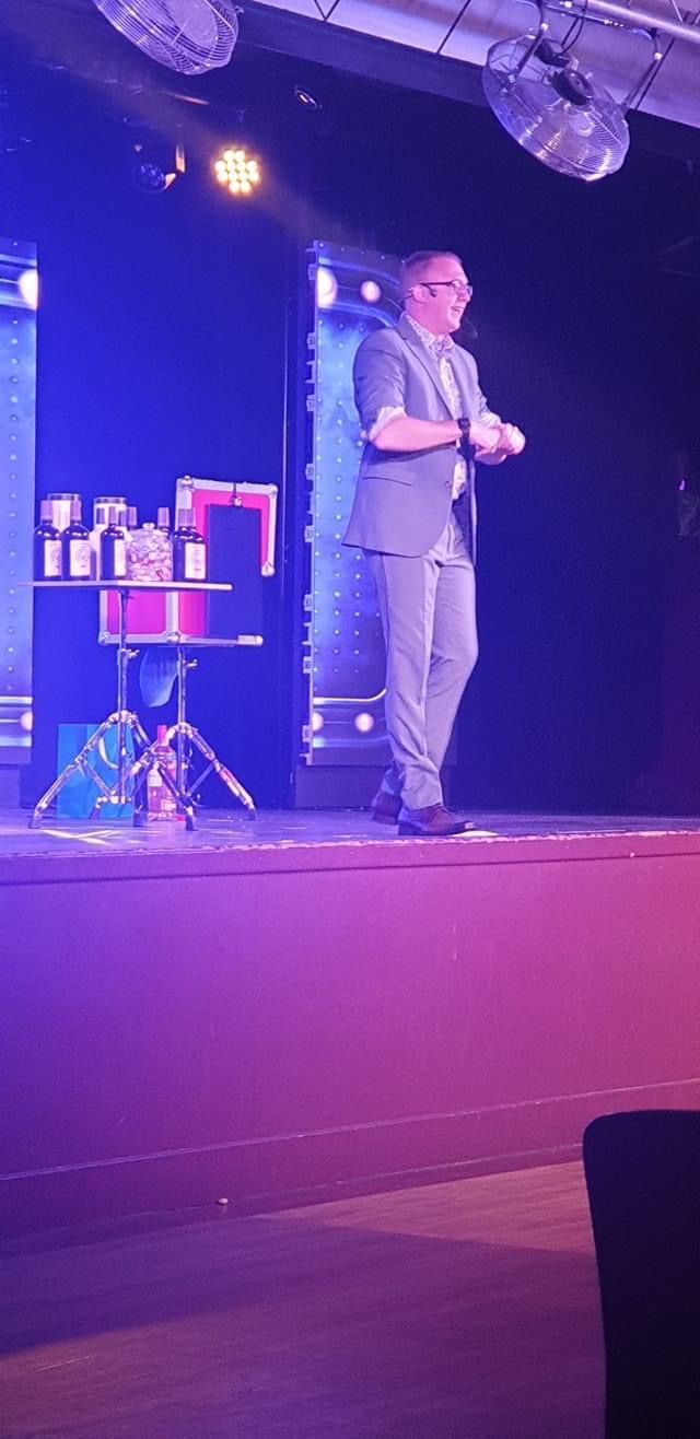 David Major - Magician & Host-Image-34