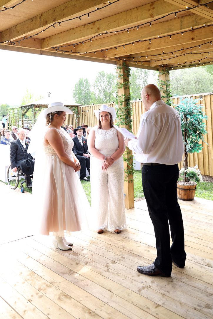 Gallery Item 14 for Overgrown Acres Weddings