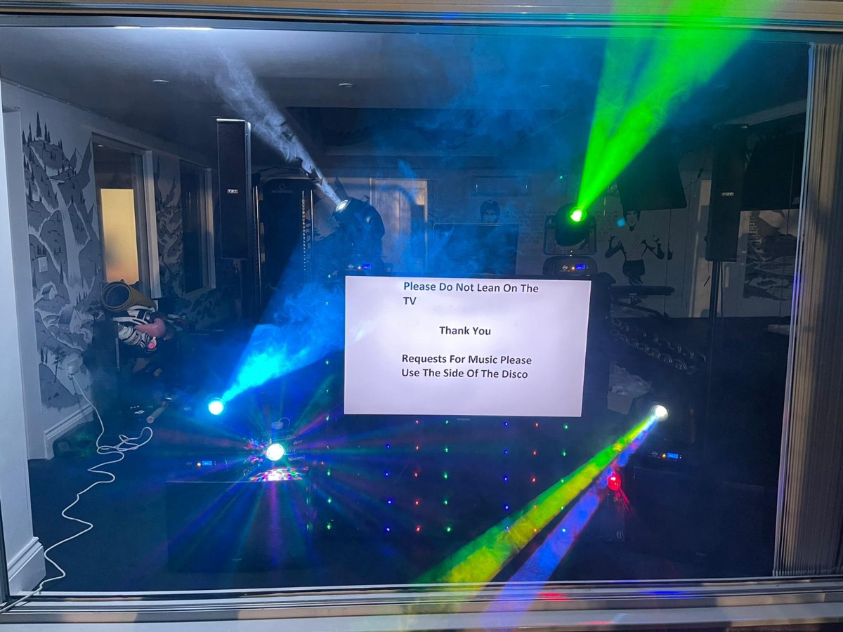 Double Deck Disco & Karaoke/Photobooth-Image-16