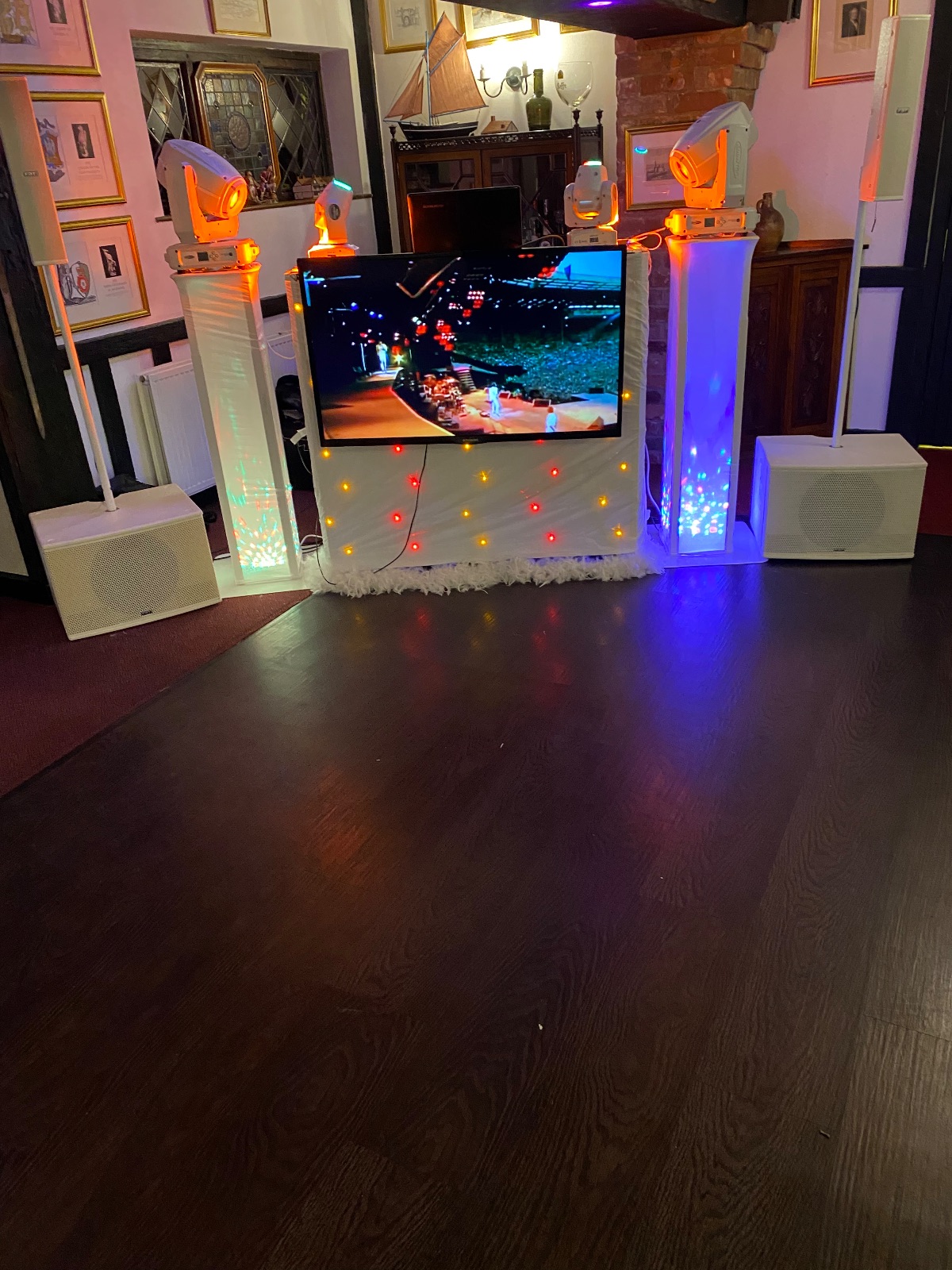 Double Deck Disco & Karaoke/Photobooth-Image-19