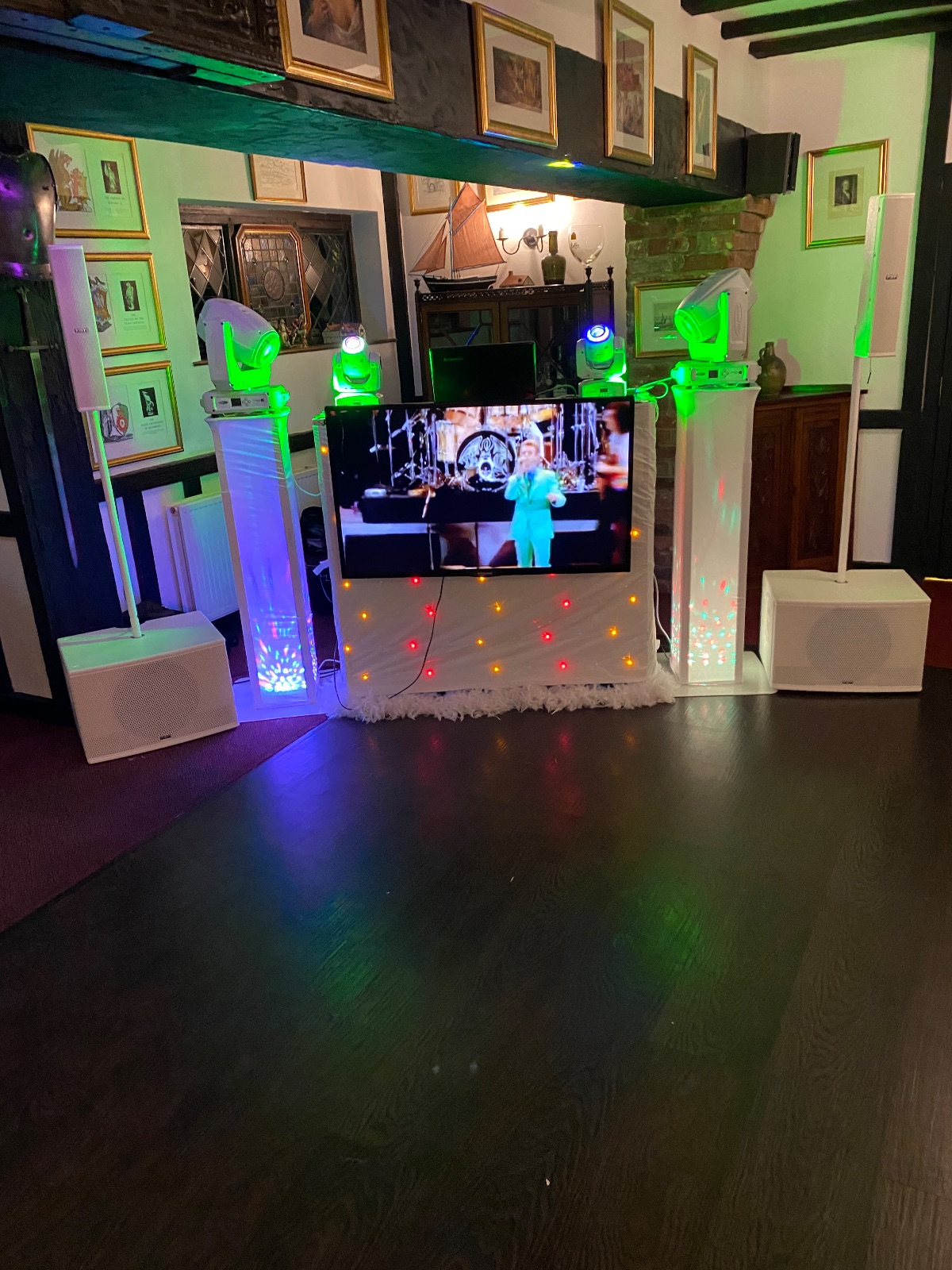 Double Deck Disco & Karaoke/Photobooth-Image-42