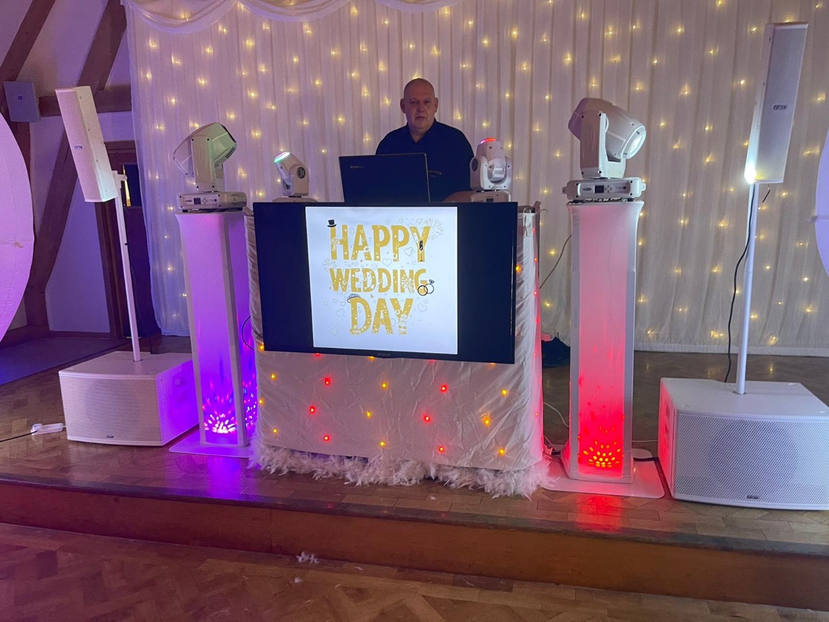 Double Deck Disco & Karaoke/Photobooth-Image-10
