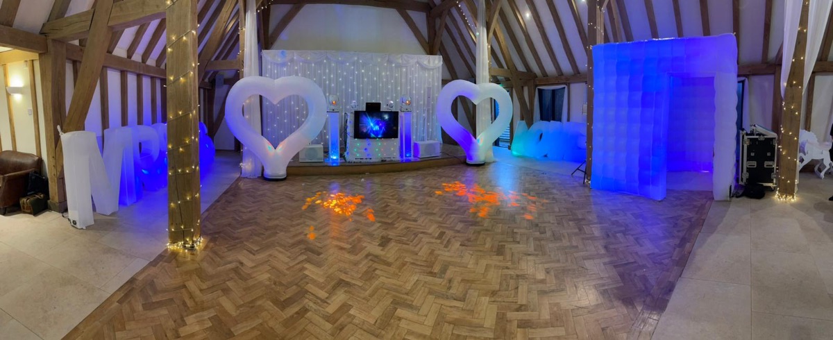 Double Deck Disco & Karaoke/Photobooth-Image-11