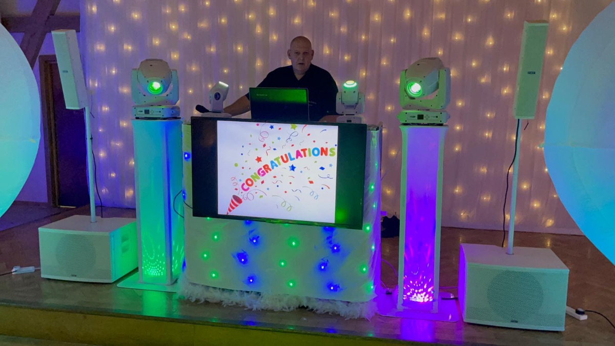 Double Deck Disco & Karaoke/Photobooth-Image-6