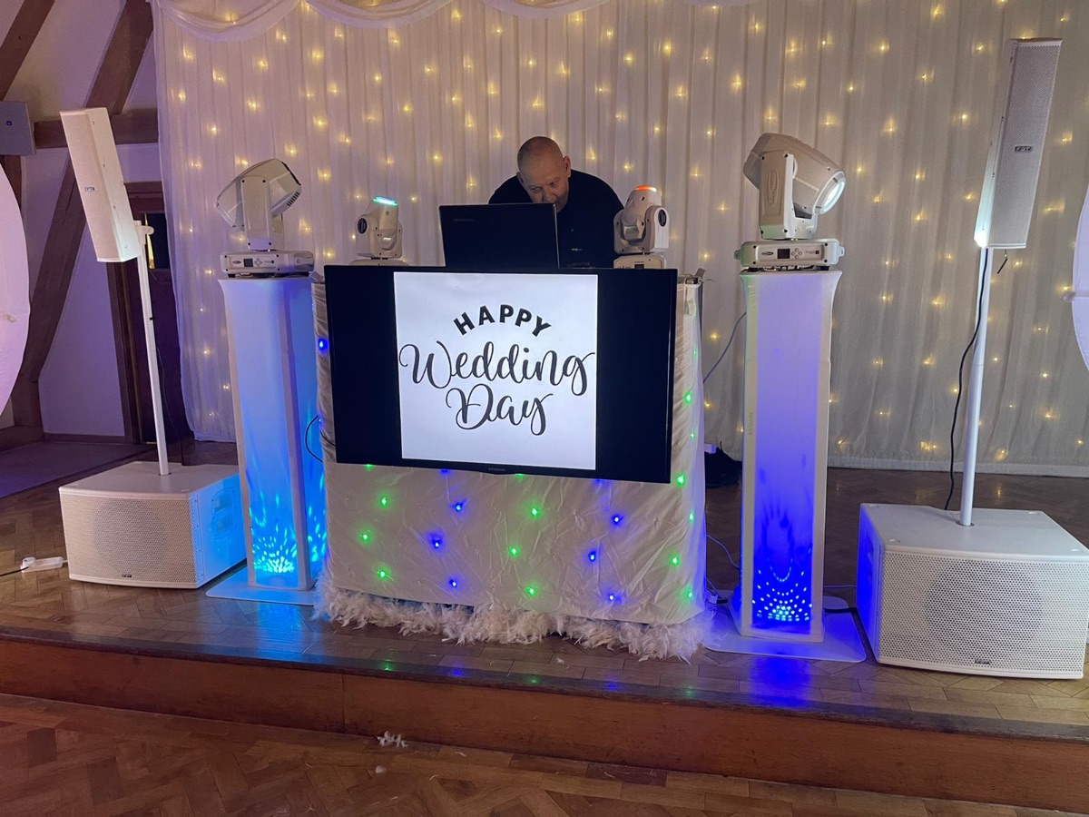 Double Deck Disco & Karaoke/Photobooth-Image-9
