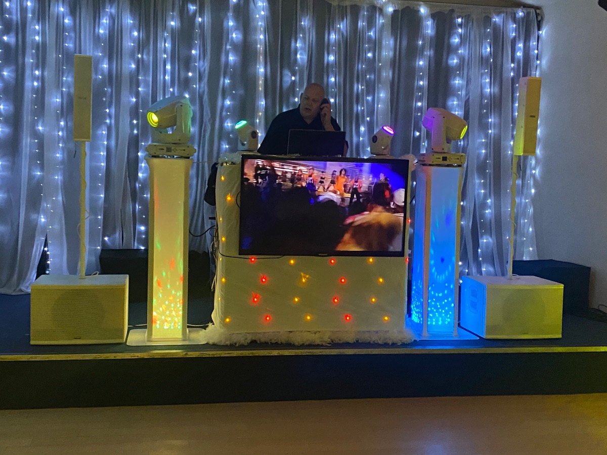 Double Deck Disco & Karaoke/Photobooth-Image-45