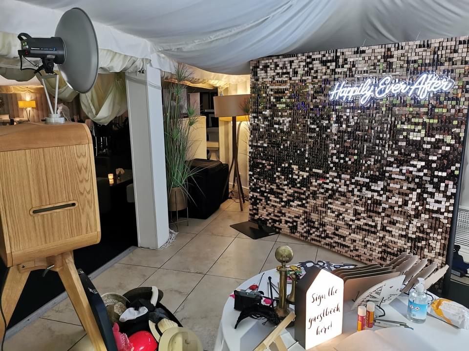 Deluxe Booths-Image-70