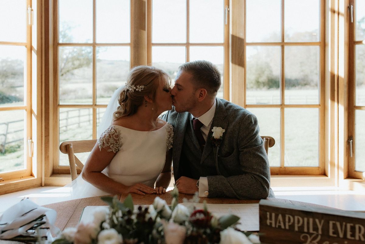 Wychwood Weddings-Image-10