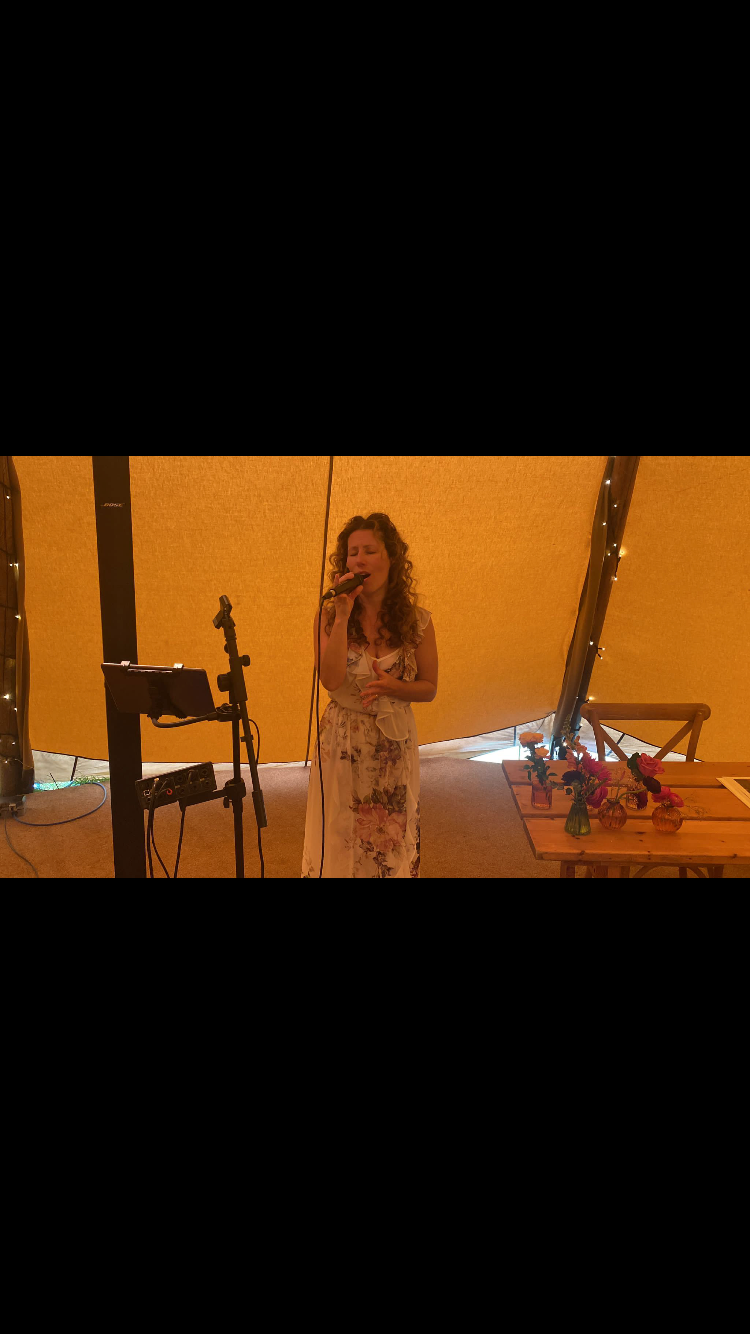 Emily Reed Singer -Image-12