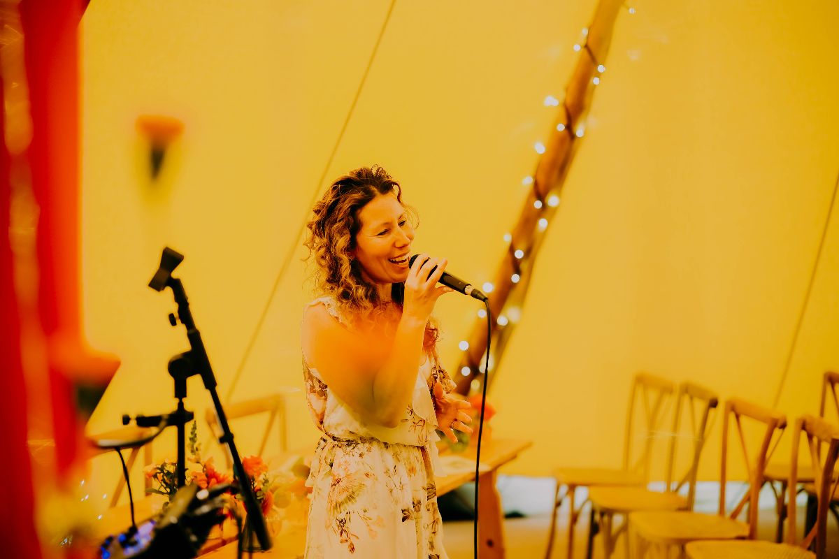 Emily Reed Singer -Image-7