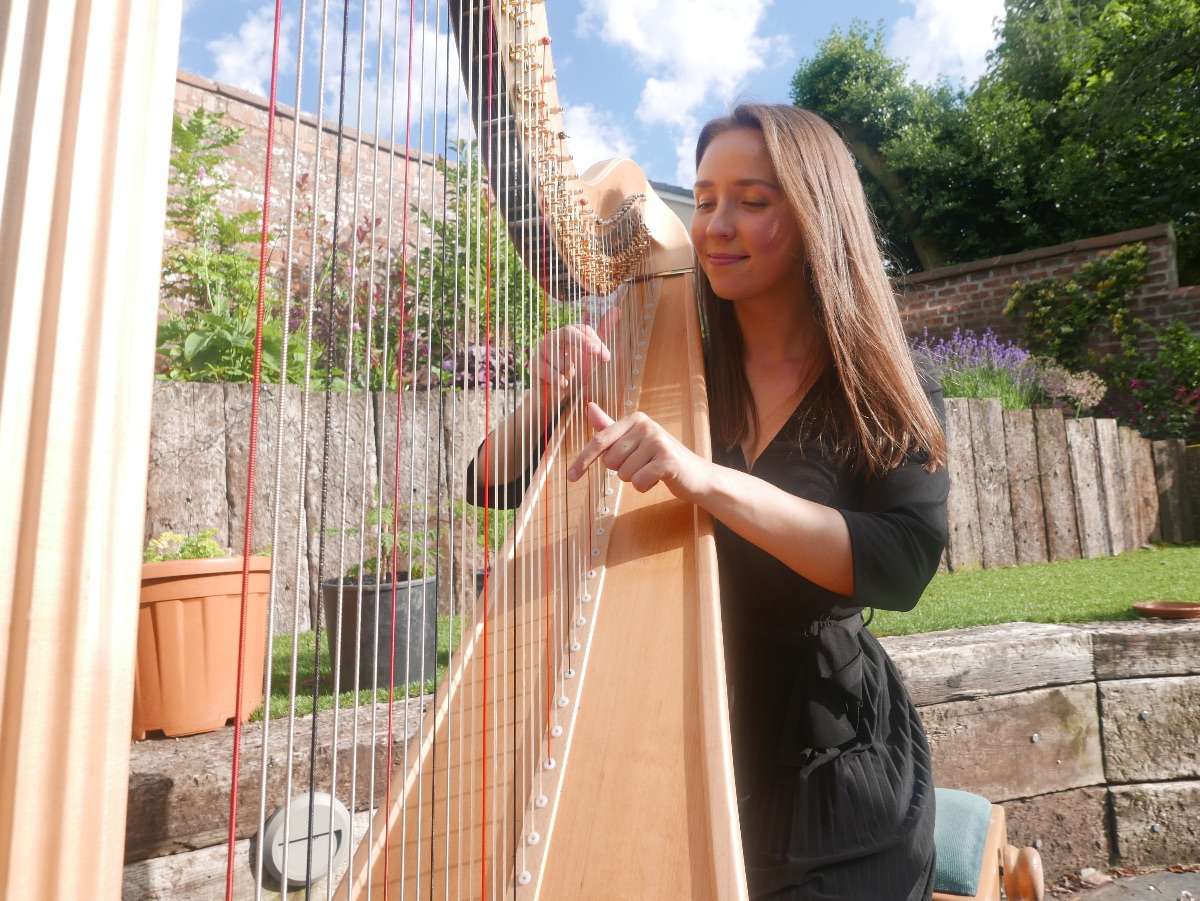 Elinor Harp -Image-11