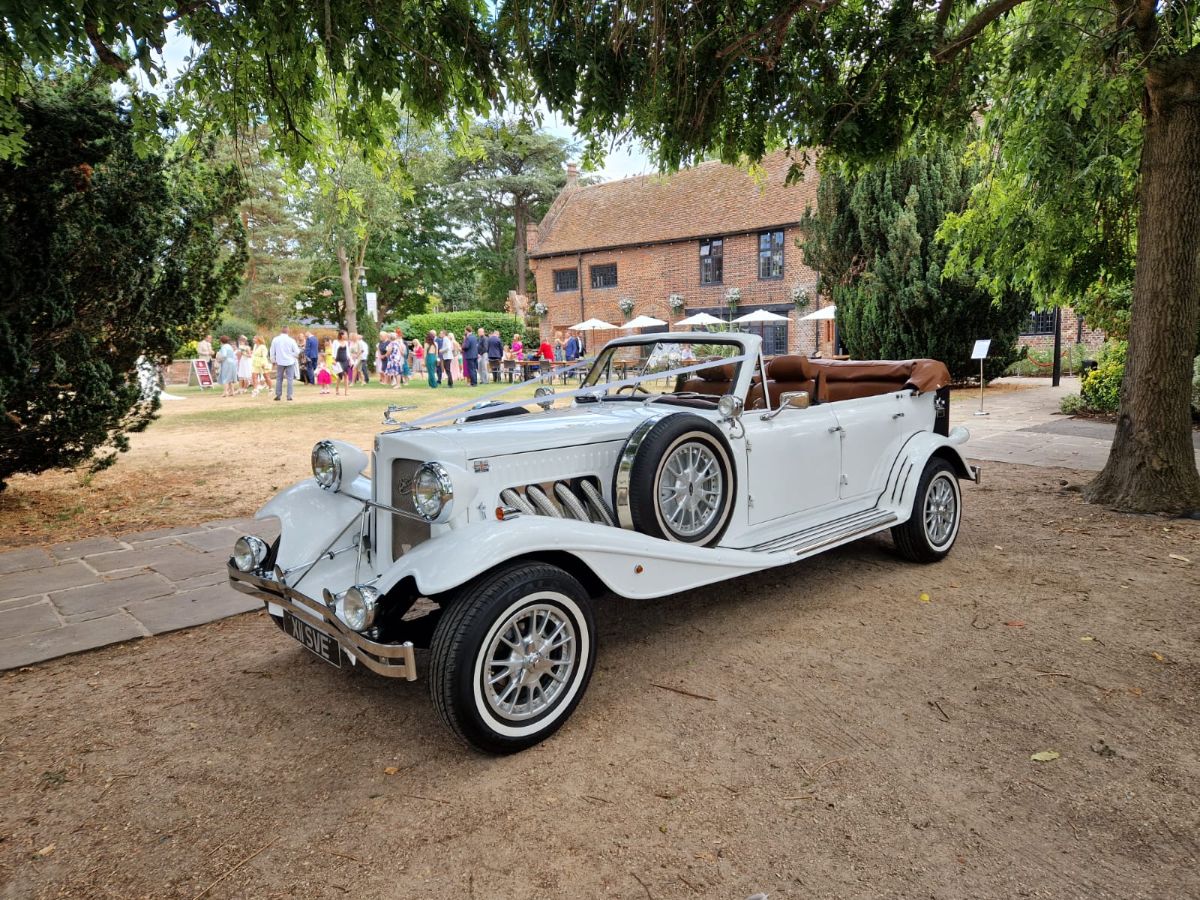 Moments Wedding Car Hire and Limousines-Image-10