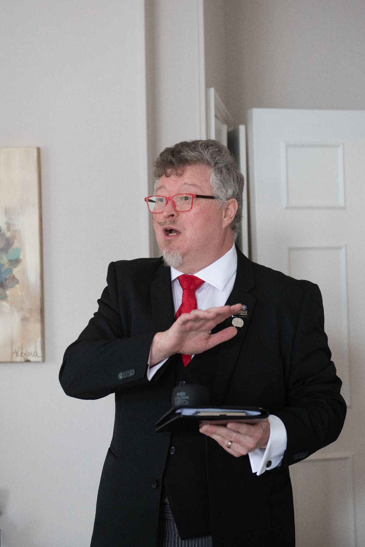 Guy Wade Magical Hosting-Image-7