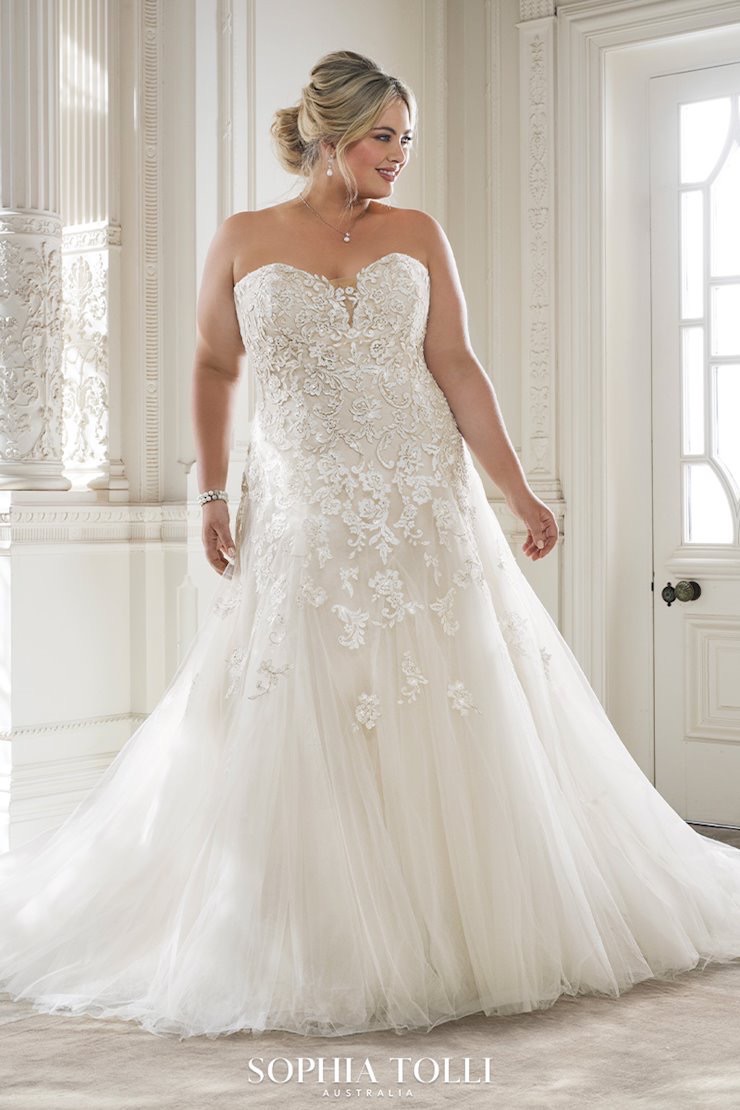 Rock Your Curves Bridal Boutique-Image-33