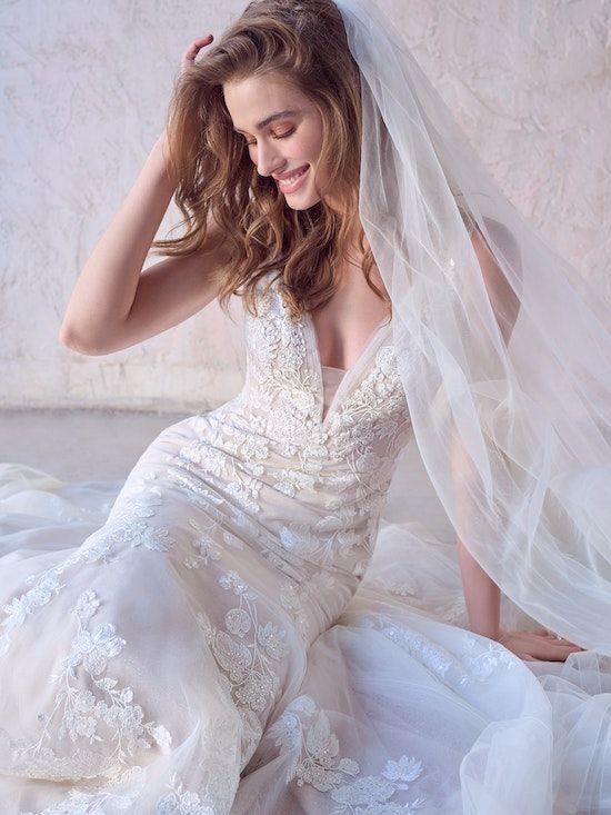 Romantic Dreams Bridal Boutique-Image-21