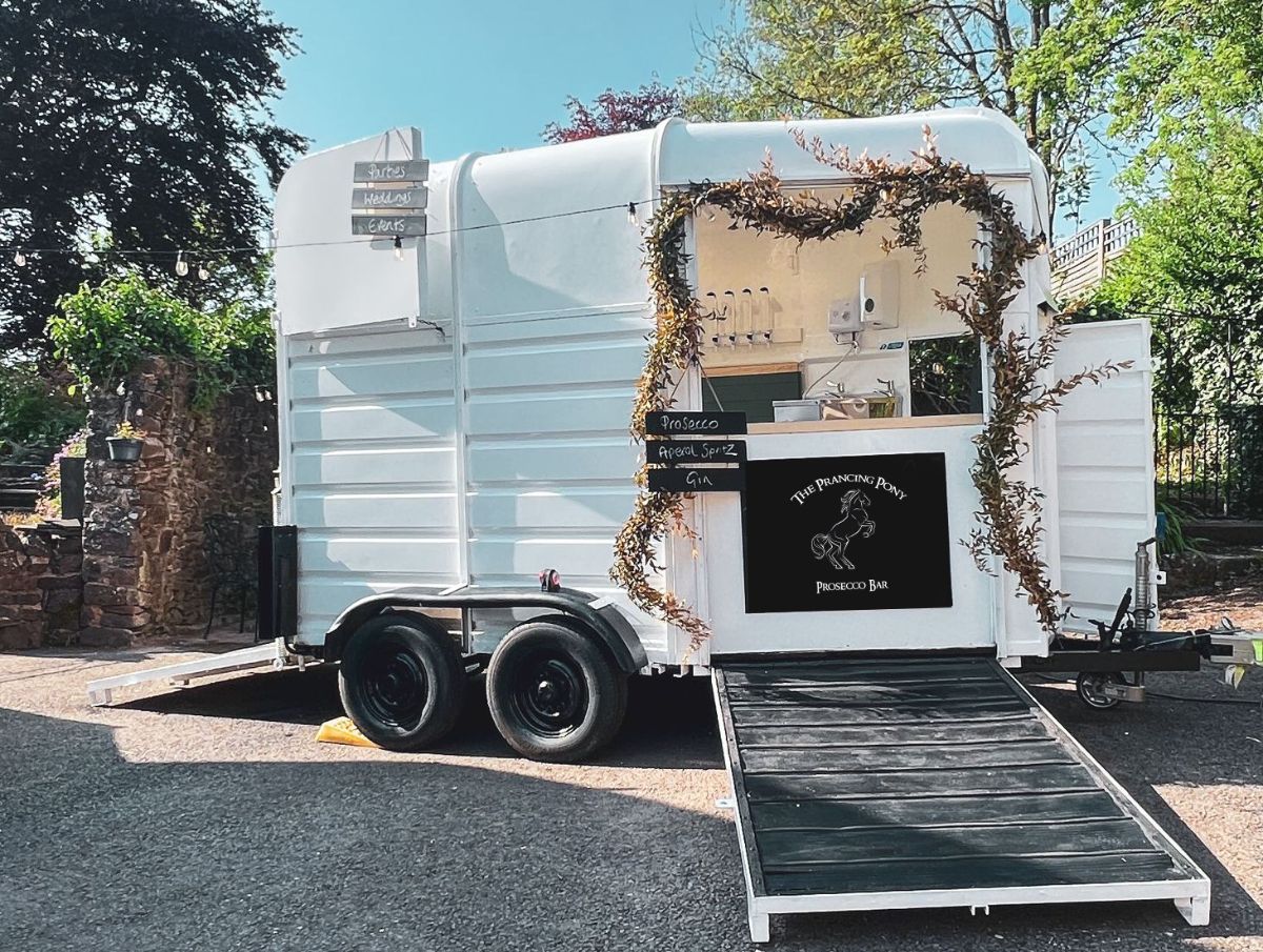 The Prancing Pony Vintage Horsebox Bar-Image-7
