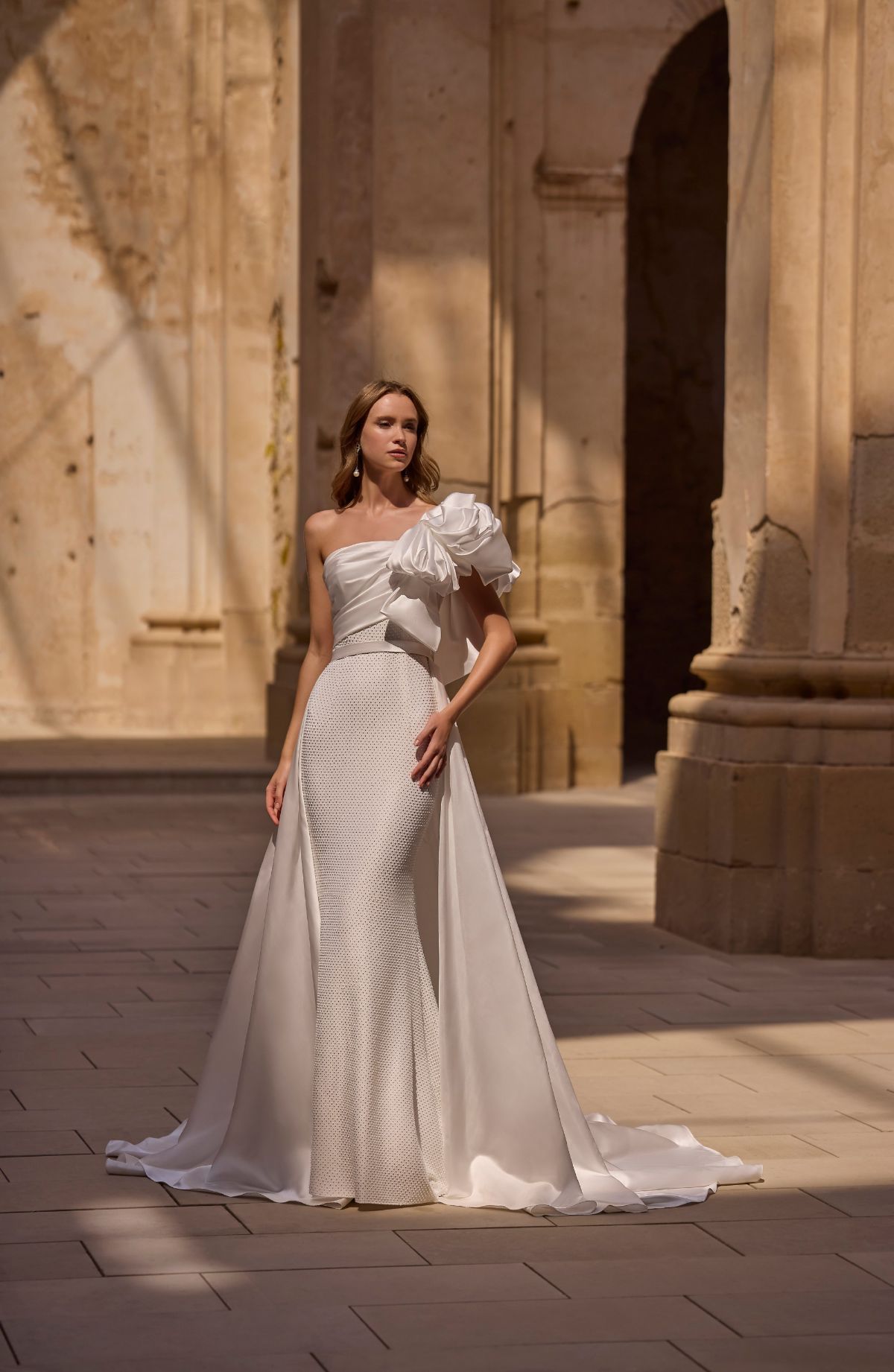 Aisle Of White-Image-8